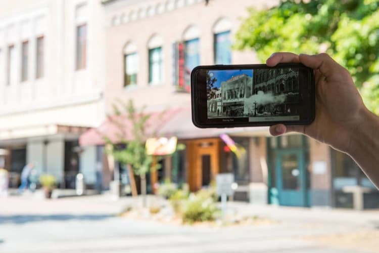 hand holding the helena walking tours augmented reality app
